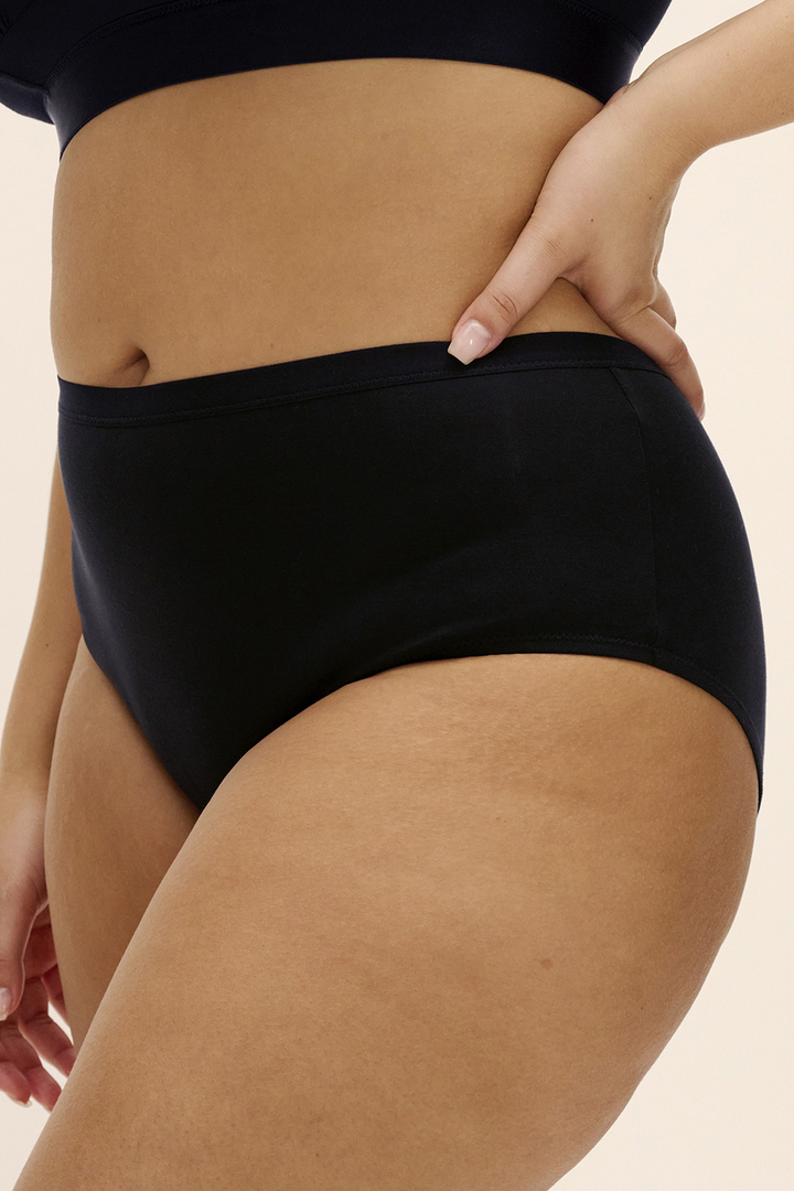 Downtime Short Black