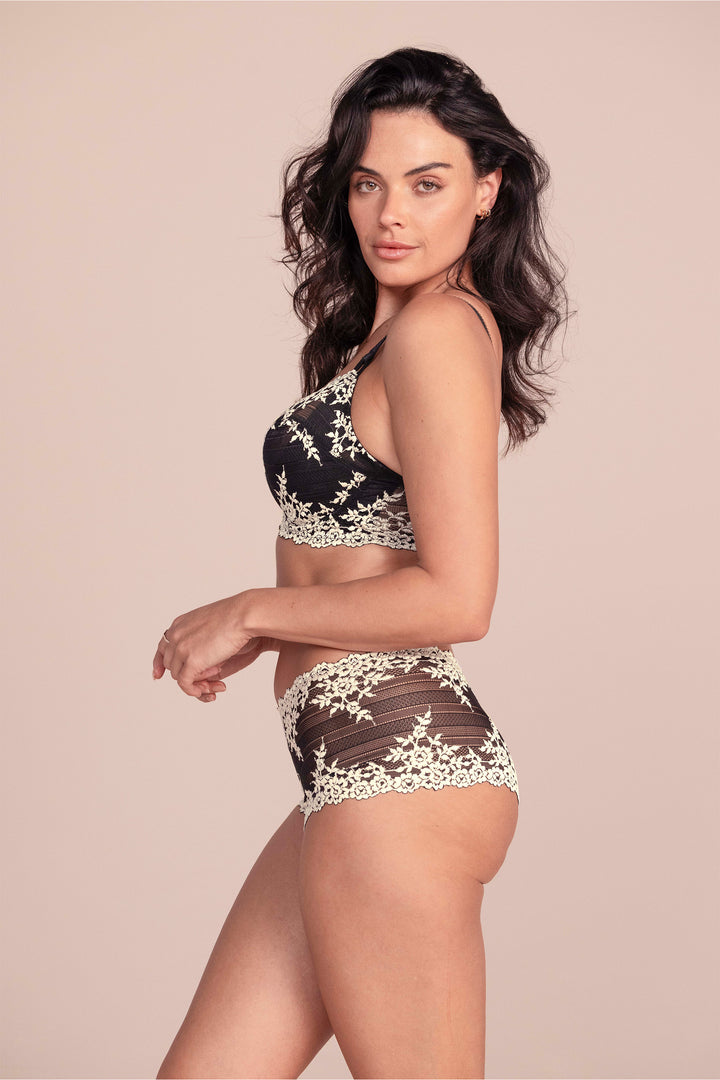 Embrace Lace Tanga Svart