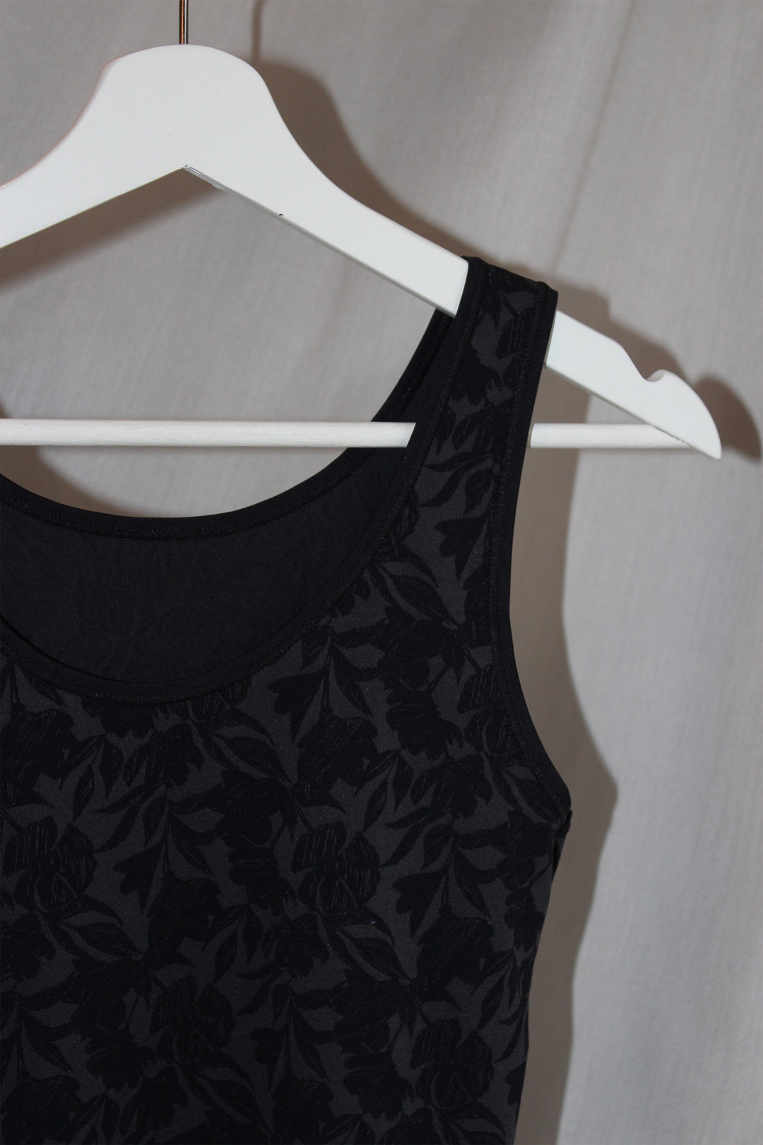 Avet Micro Camisole Flower Black