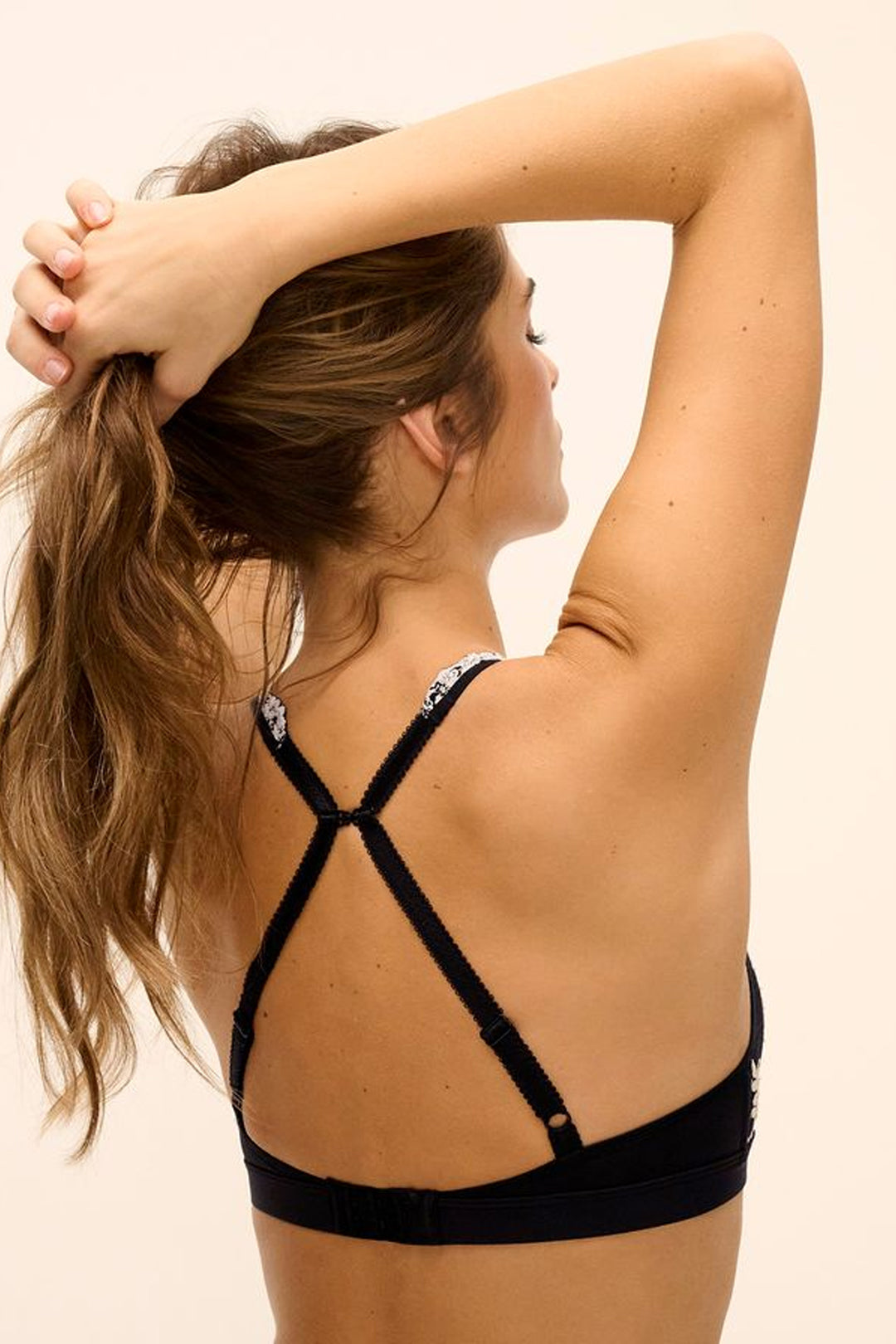 Embrace Lace Bralette Svart